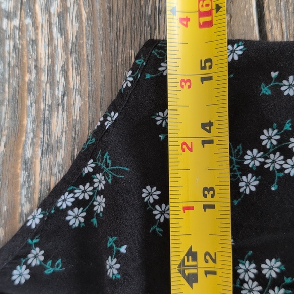 Floral Wide Leg Cropped Jumpsuit Medium Black Faux Wrap Culotte Rayon - Picture 13 of 17